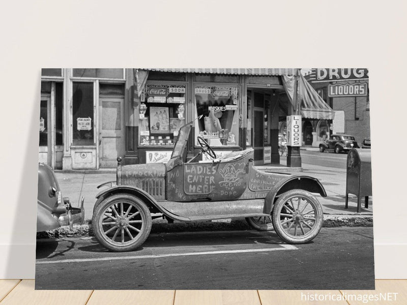 Vintage old car in Louisville, Kentucky . Photograph by Marion Post Wolcott.