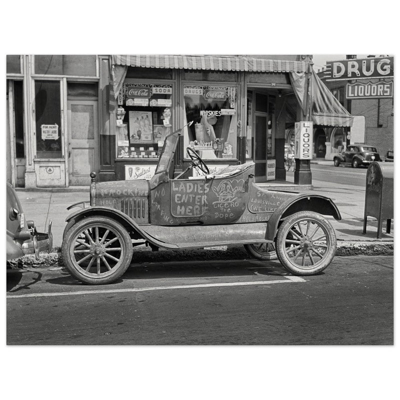 Vintage old car in Louisville, Kentucky . Photograph by Marion Post Wolcott.