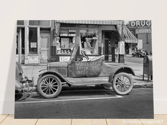 Vintage old car in Louisville, Kentucky . Photograph by Marion Post Wolcott.