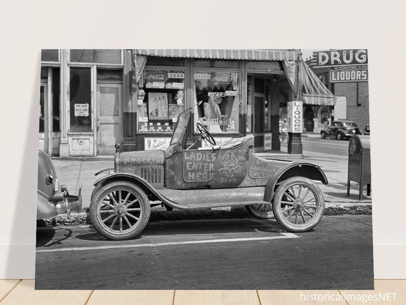 Vintage old car in Louisville, Kentucky . Photograph by Marion Post Wolcott.