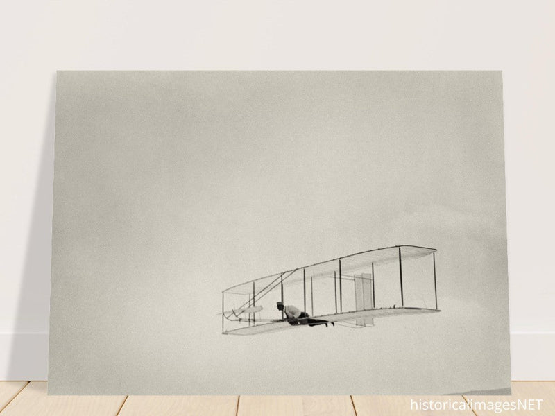 Glide of the Wright brother. The history of aviation.