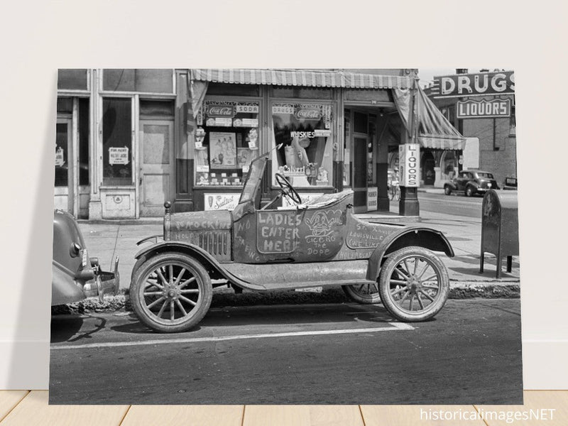 Vintage old car in Louisville, Kentucky . Photograph by Marion Post Wolcott.