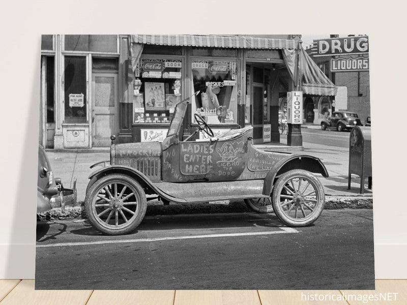 Vintage old car in Louisville, Kentucky . Photograph by Marion Post Wolcott.