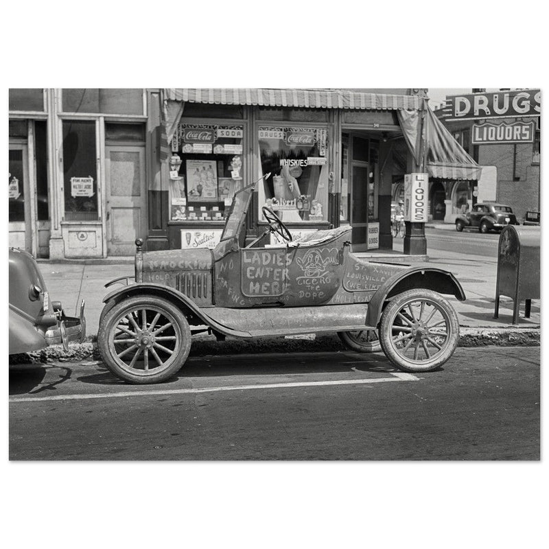 Vintage old car in Louisville, Kentucky . Photograph by Marion Post Wolcott.