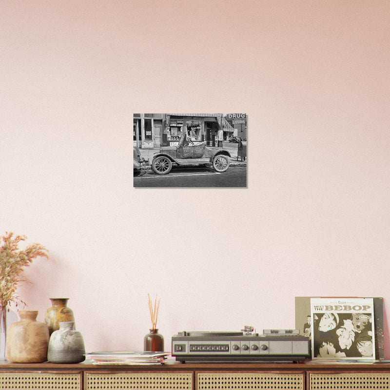 Vintage old car in Louisville, Kentucky . Photograph by Marion Post Wolcott.