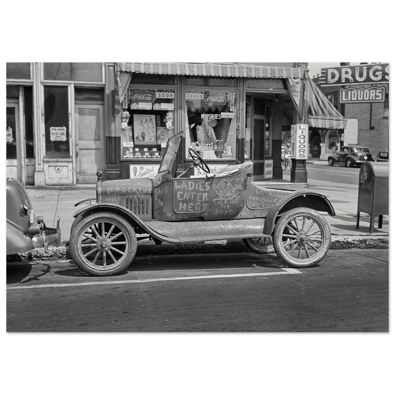 Vintage old car in Louisville, Kentucky . Photograph by Marion Post Wolcott.