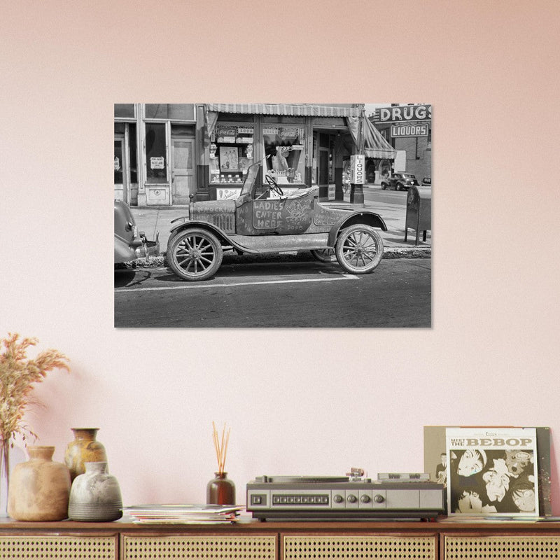 Vintage old car in Louisville, Kentucky . Photograph by Marion Post Wolcott.