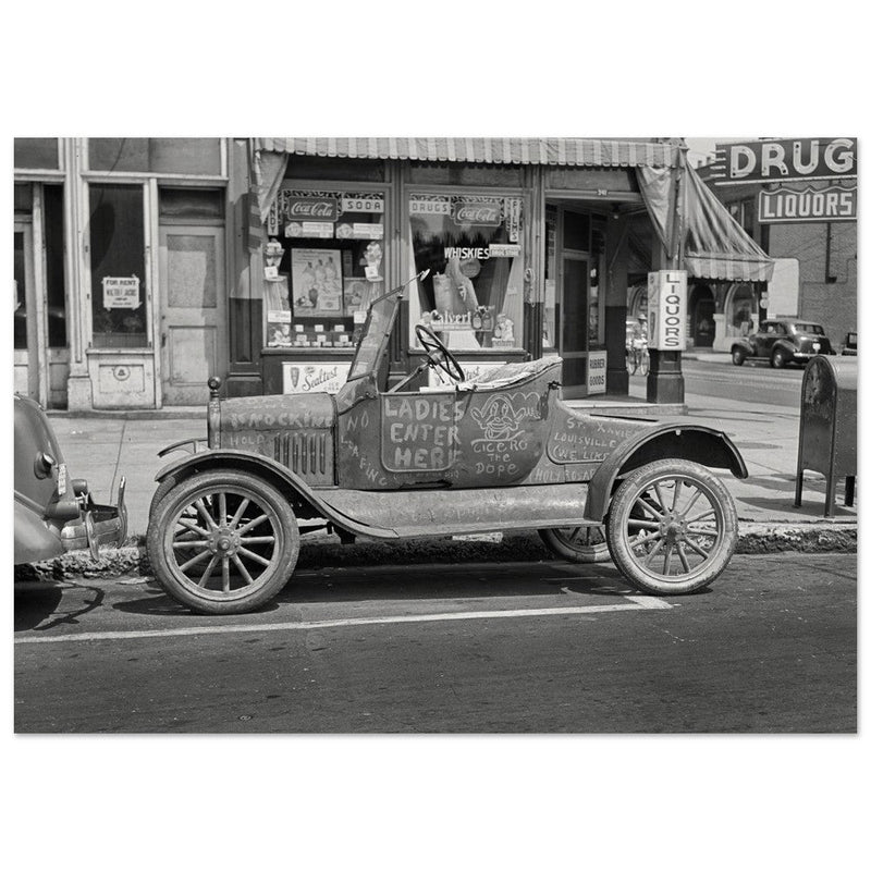 Vintage old car in Louisville, Kentucky . Photograph by Marion Post Wolcott.