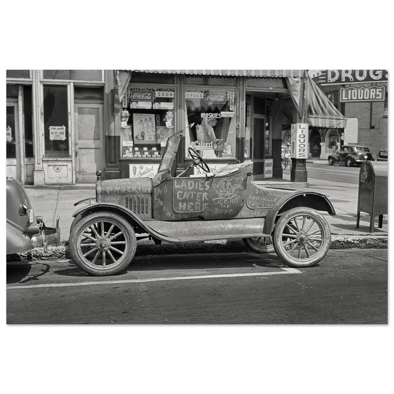 Vintage old car in Louisville, Kentucky . Photograph by Marion Post Wolcott.