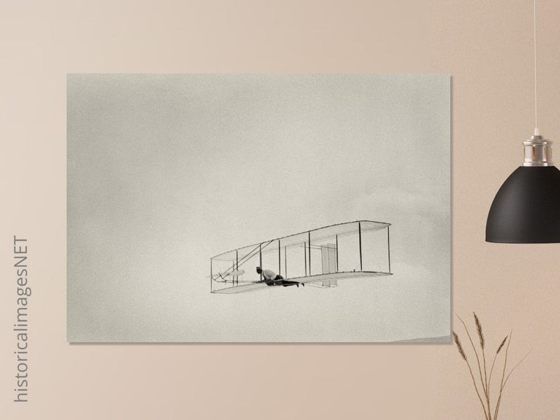 Glide of the Wright brother. The history of aviation.